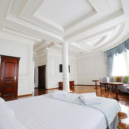 Bravolyuks Hotel Urgench Esterno foto