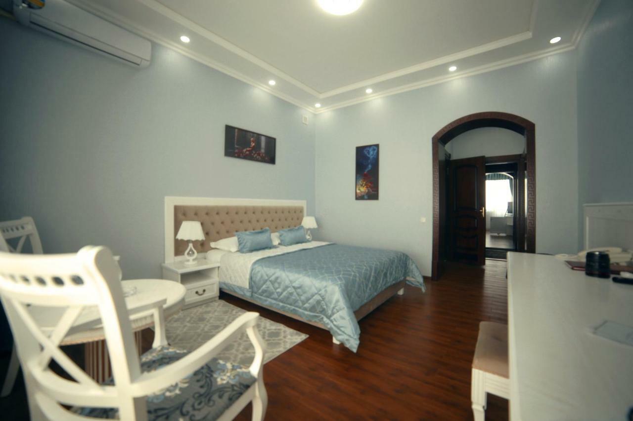 Bravolyuks Hotel Urgench Esterno foto